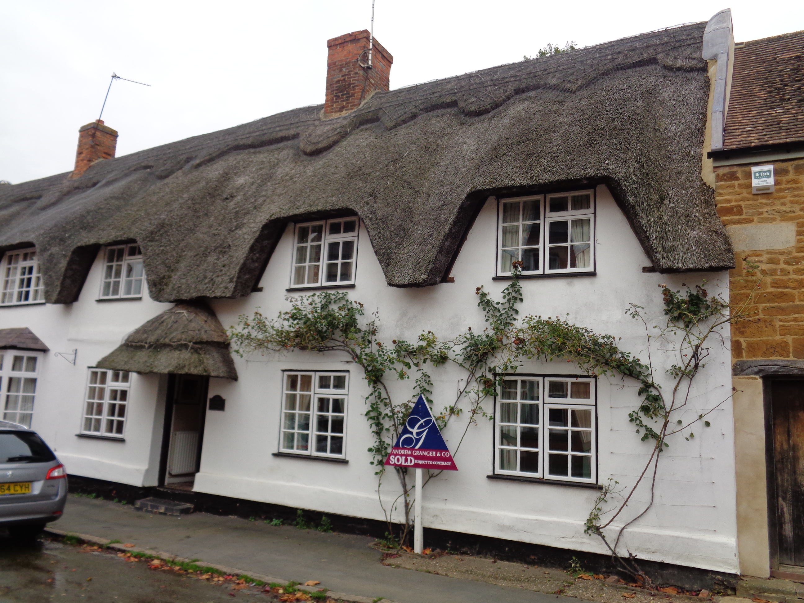 “Chocolate Box” thatched cottage